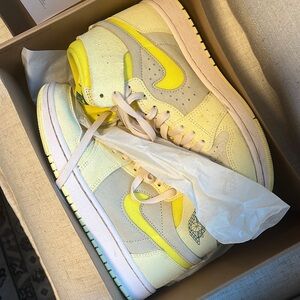 SOLD ‼️ GUC w/ Box Air Jordan 1 Zoom Comfort 2 High Top Sneaker (Women)